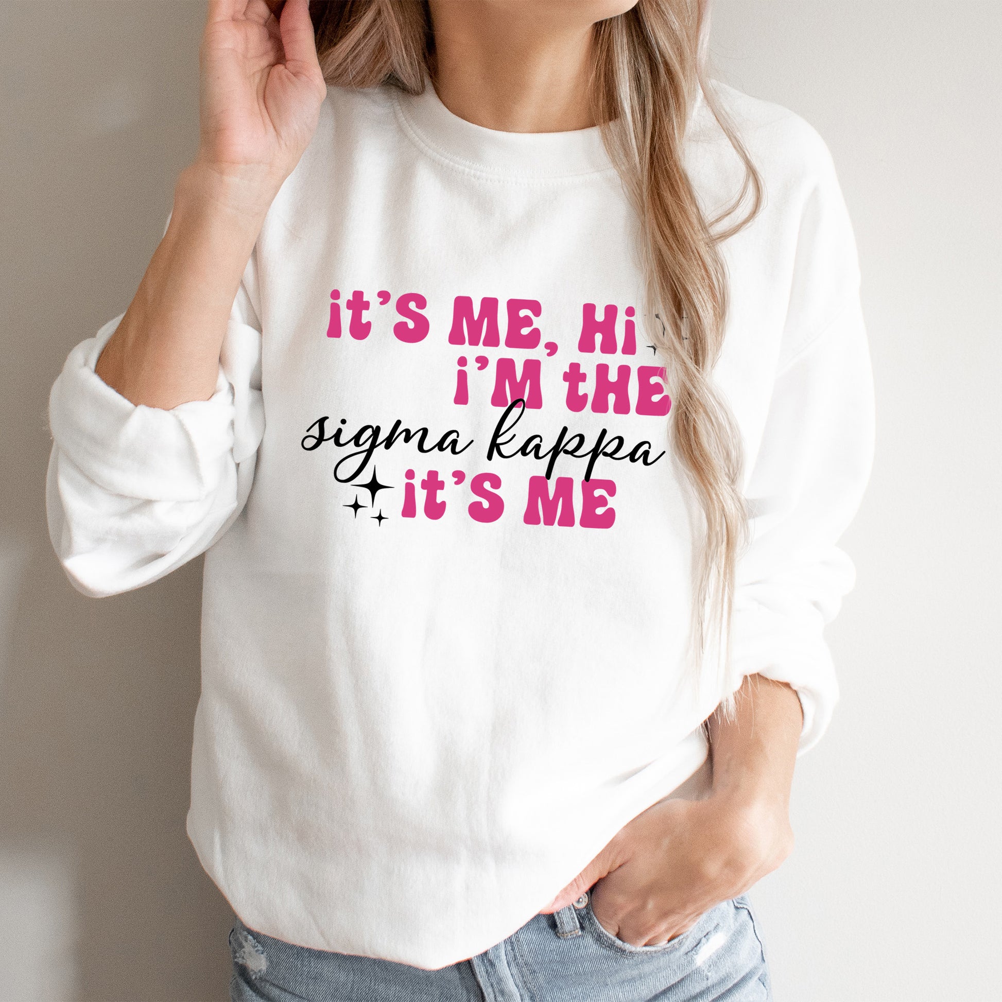 a woman wearing a sweatshirt that says it's me, i'm the