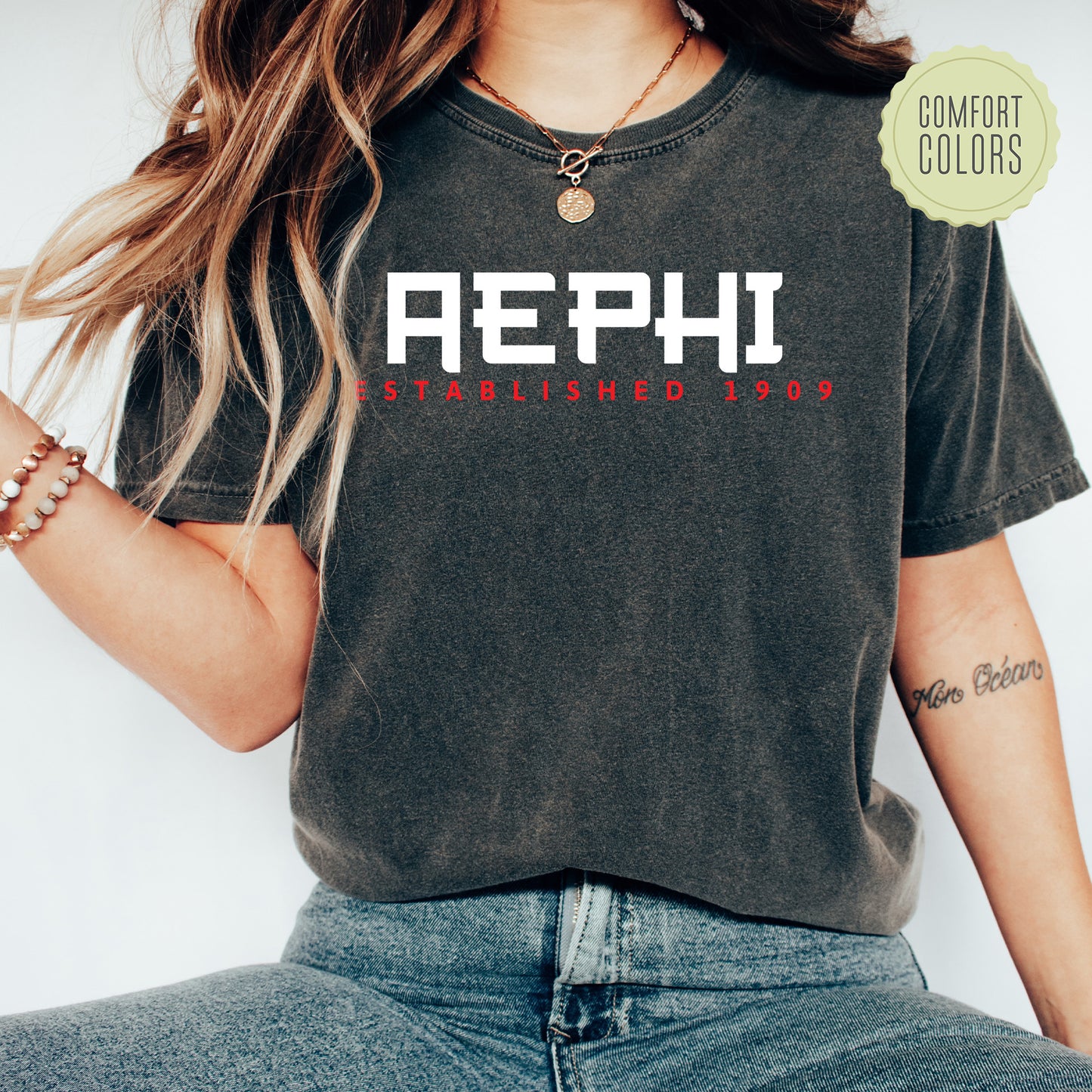 a woman wearing a shirt that says reph