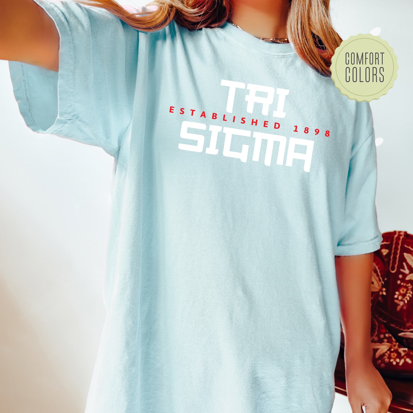a woman wearing a t - shirt that says, taj established in stigma
