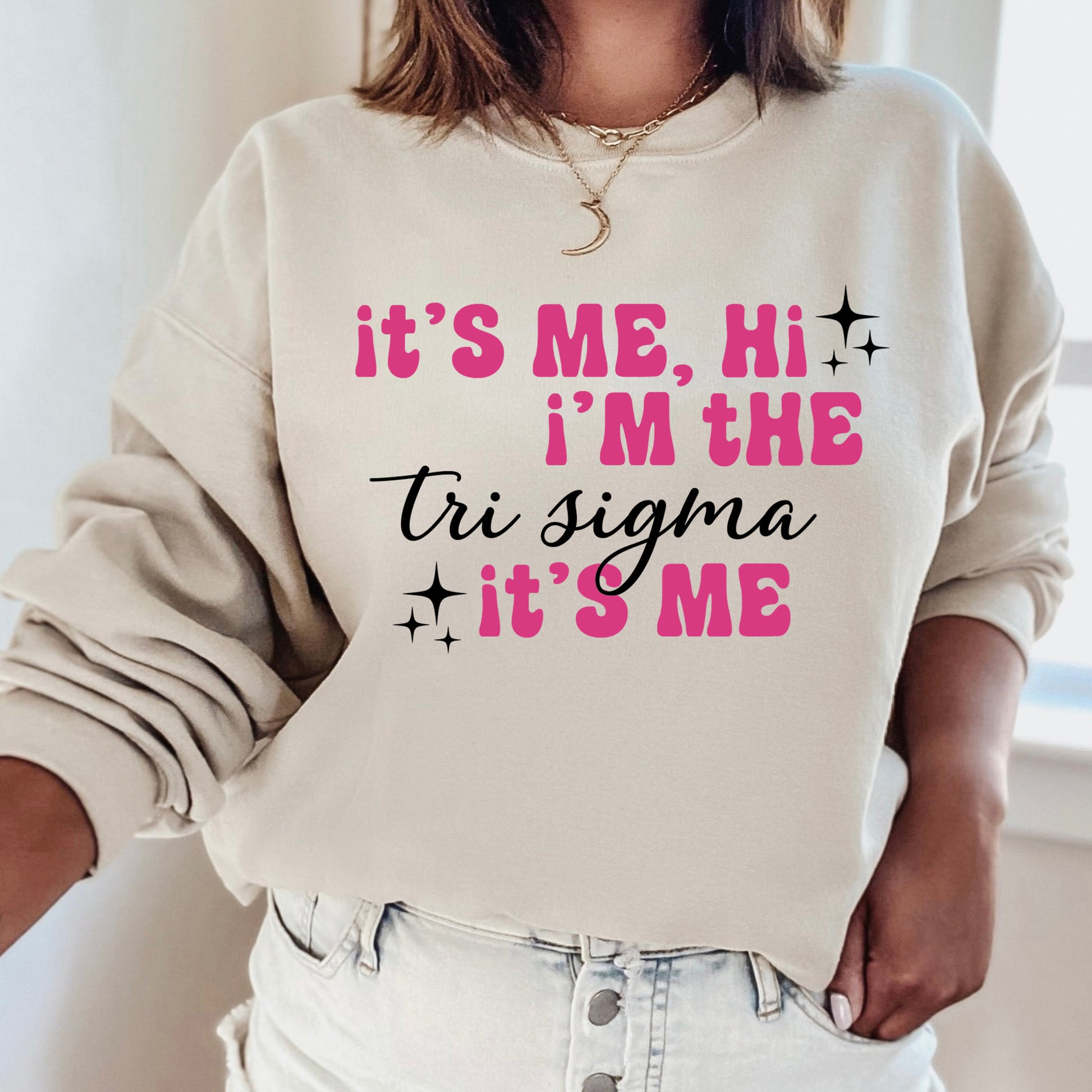 a woman wearing a sweatshirt that says it's me, i'm the