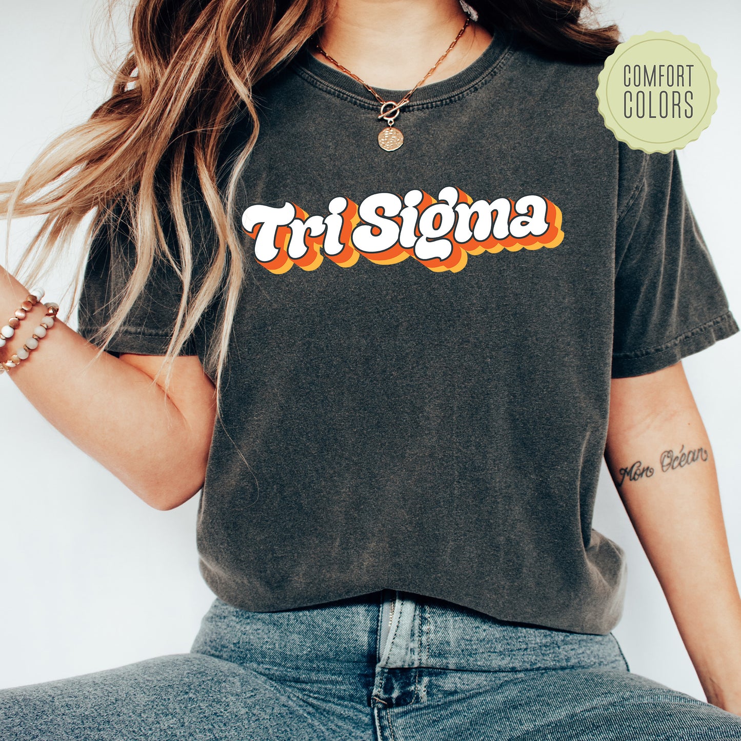 a woman wearing a t - shirt that says tri signa