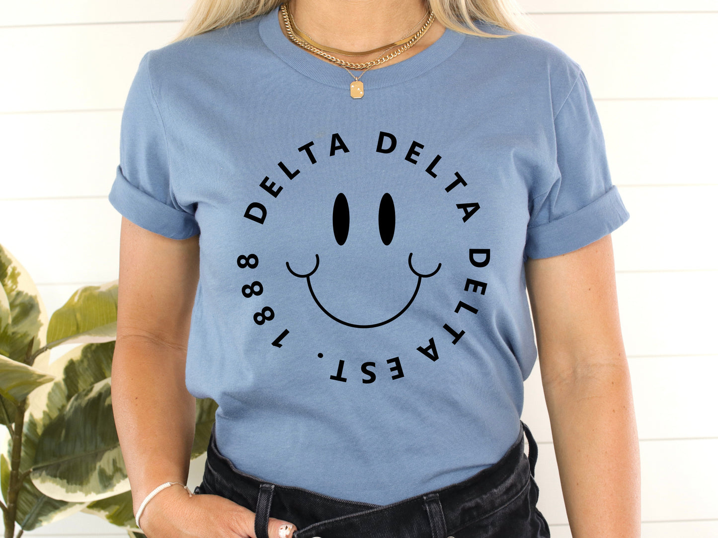 Delta Delta Delta Smiley Face Halo Sorority T-shirt _ 2509g