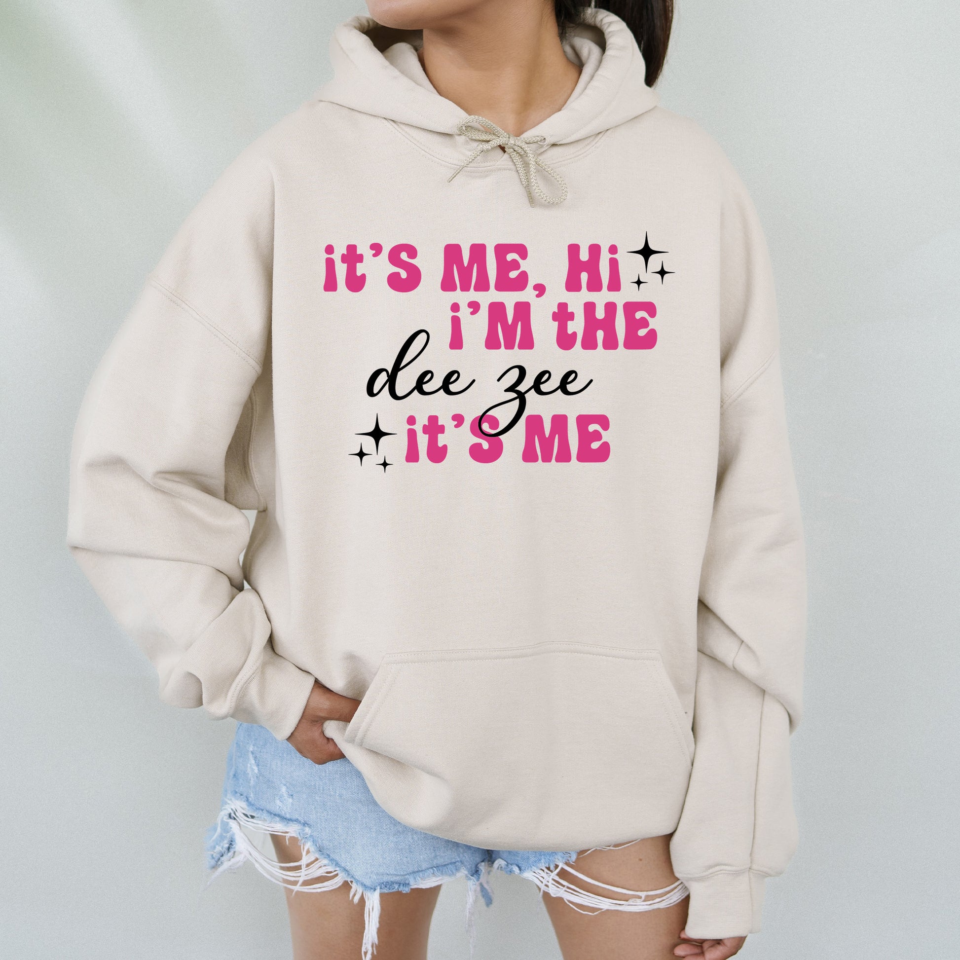 a woman wearing a sweatshirt that says it's me, i'm the