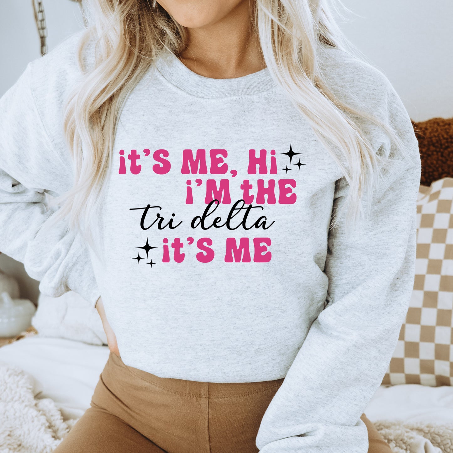 a woman wearing a sweatshirt that says it's me, i'm the