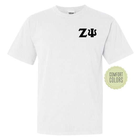 a white t - shirt with the word zu on it