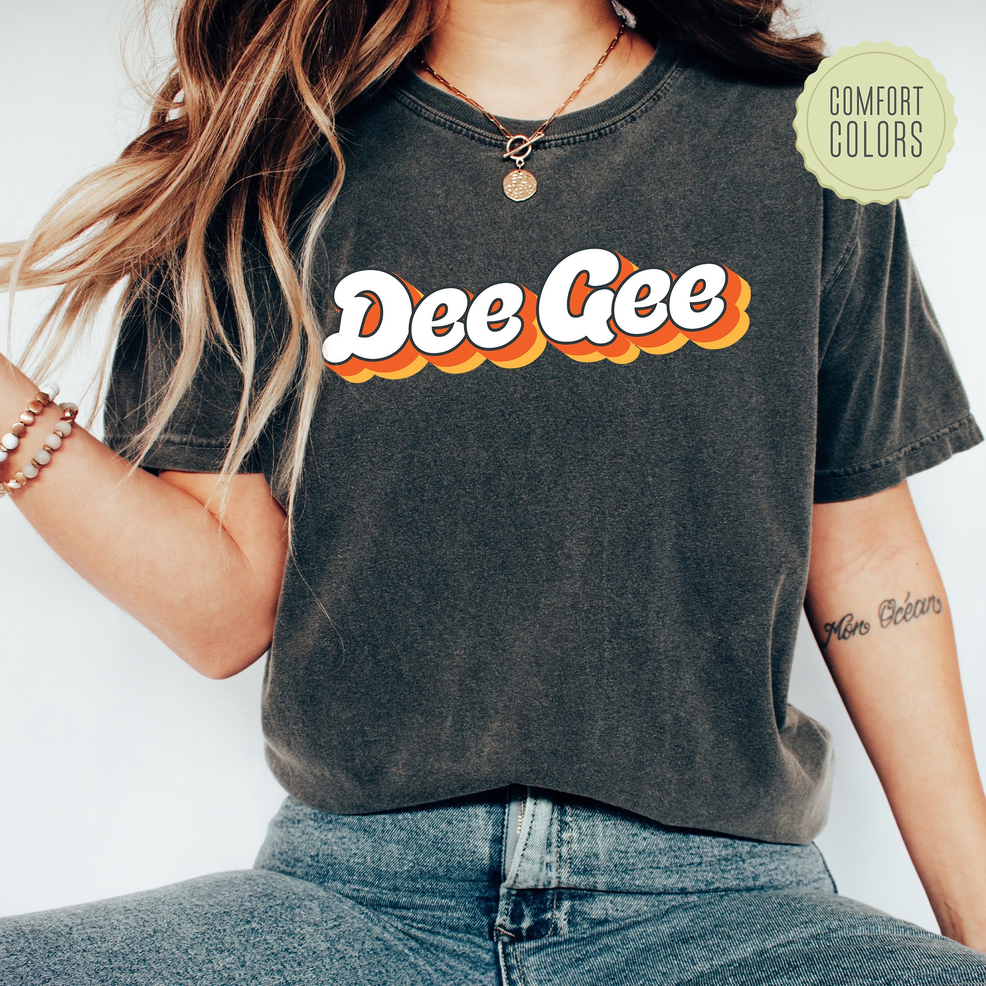 a woman wearing a tee shirt that says dee gee