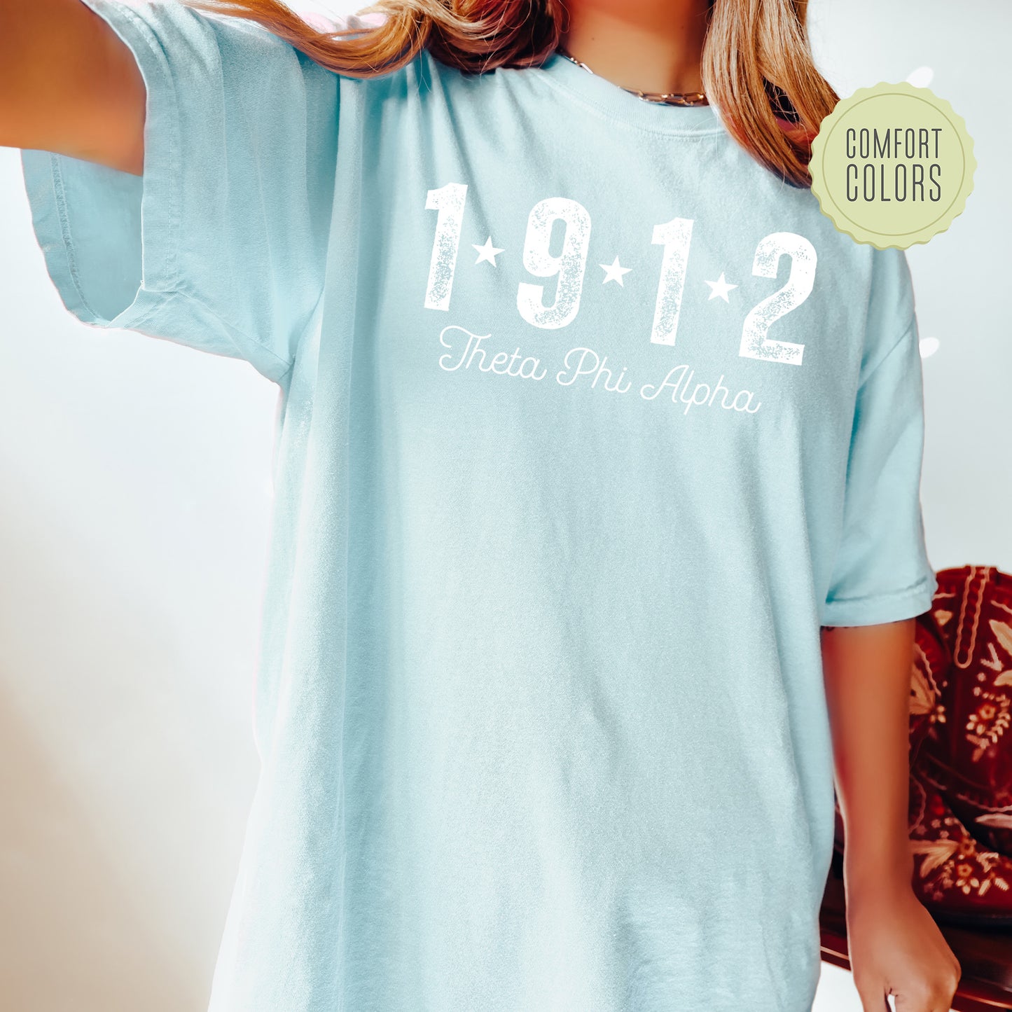 a woman wearing a t - shirt that says 1911