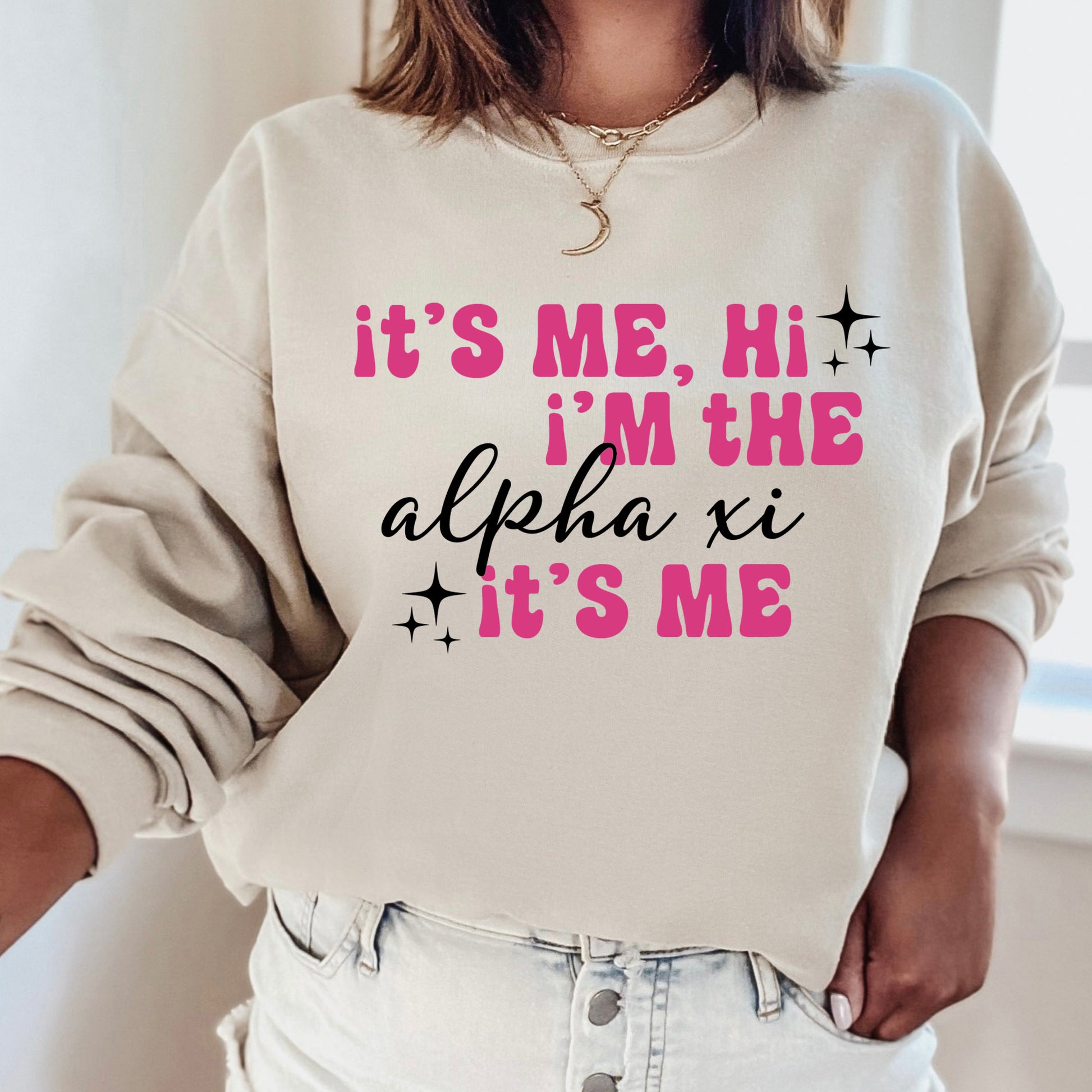 a woman wearing a sweatshirt that says it's me, i'm the