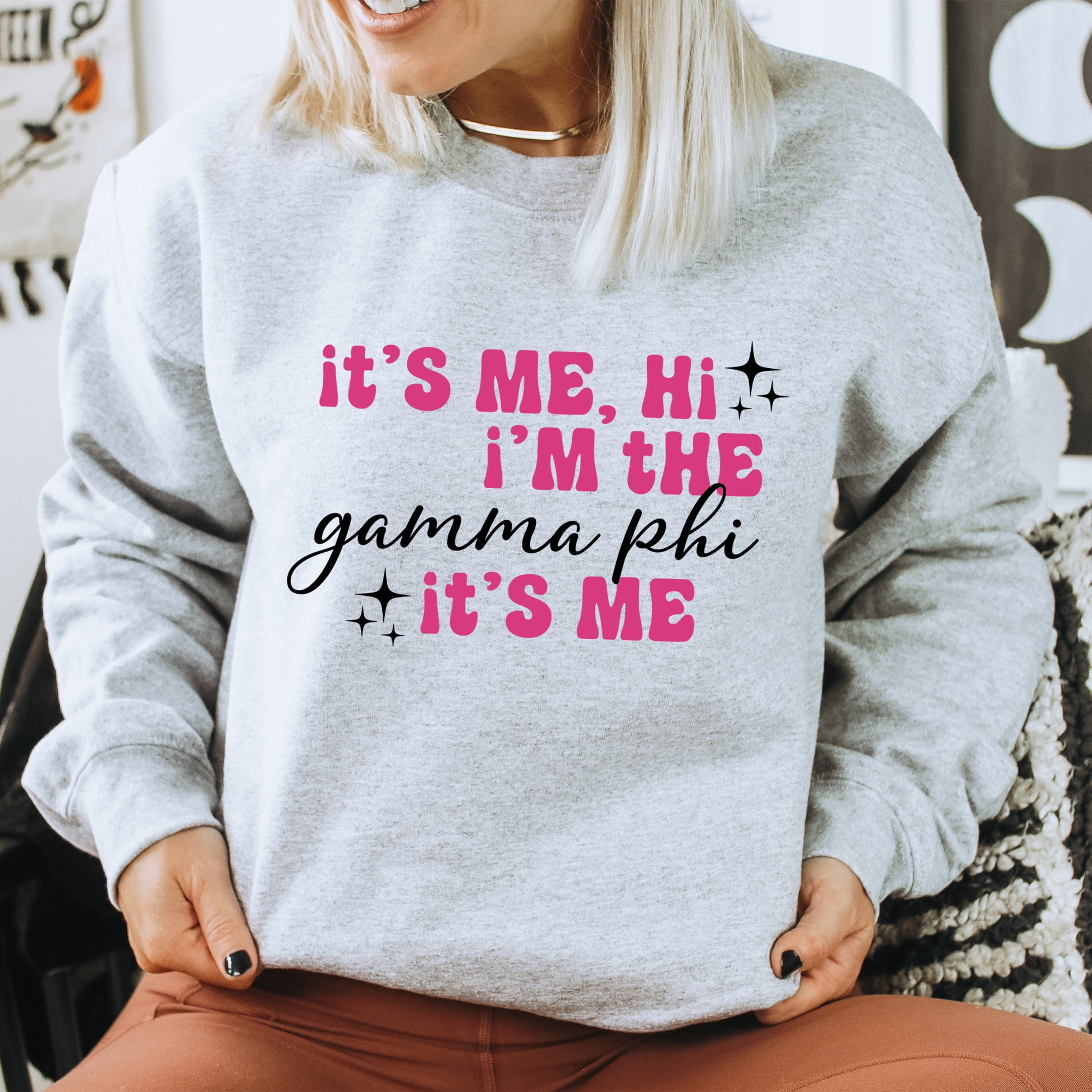 a woman wearing a sweatshirt that says it's me, i'm the