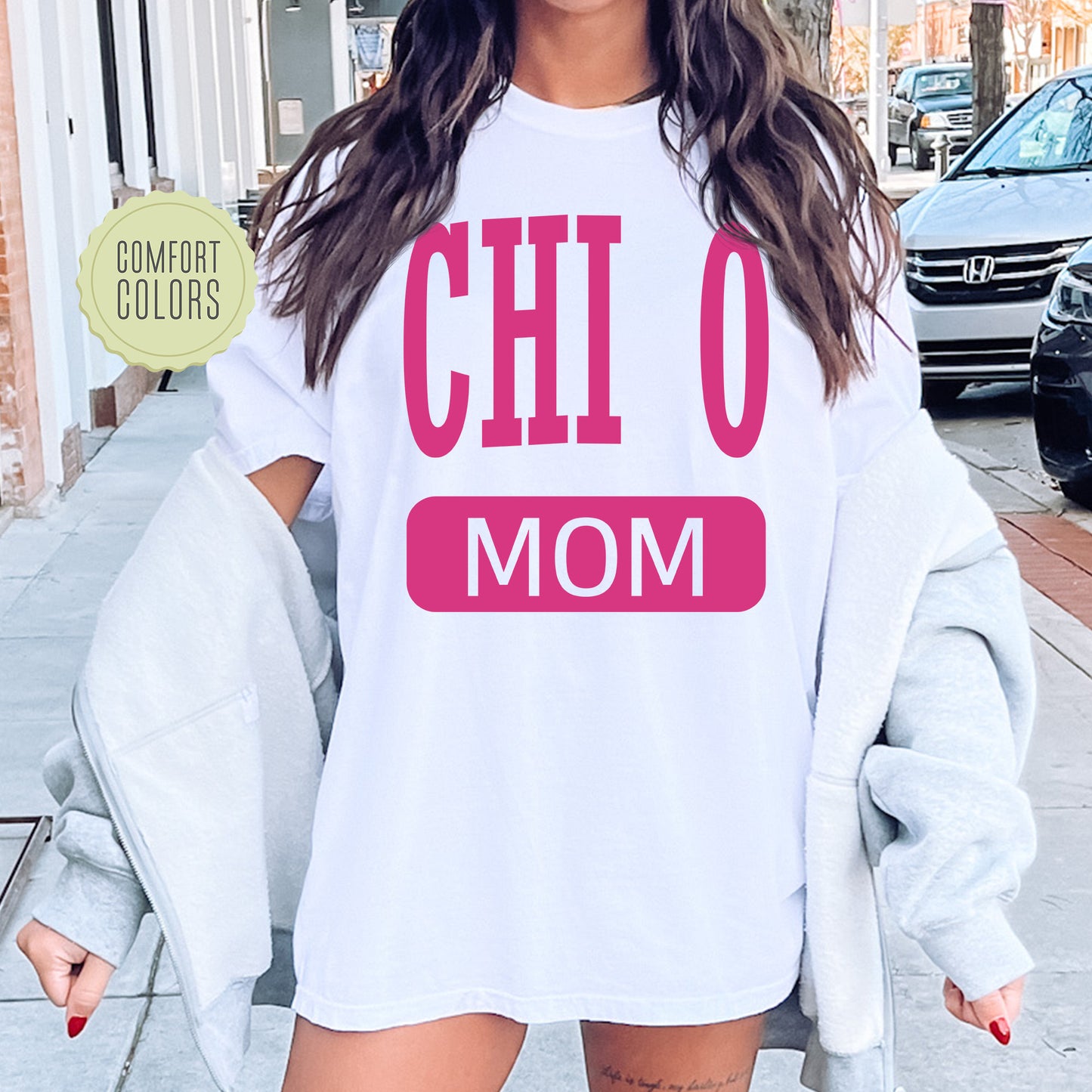 a woman wearing a shirt that says chio mom