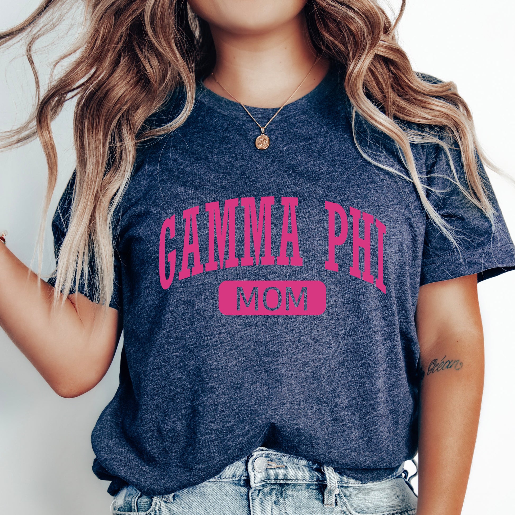 a woman wearing a t - shirt that says camma phi mom