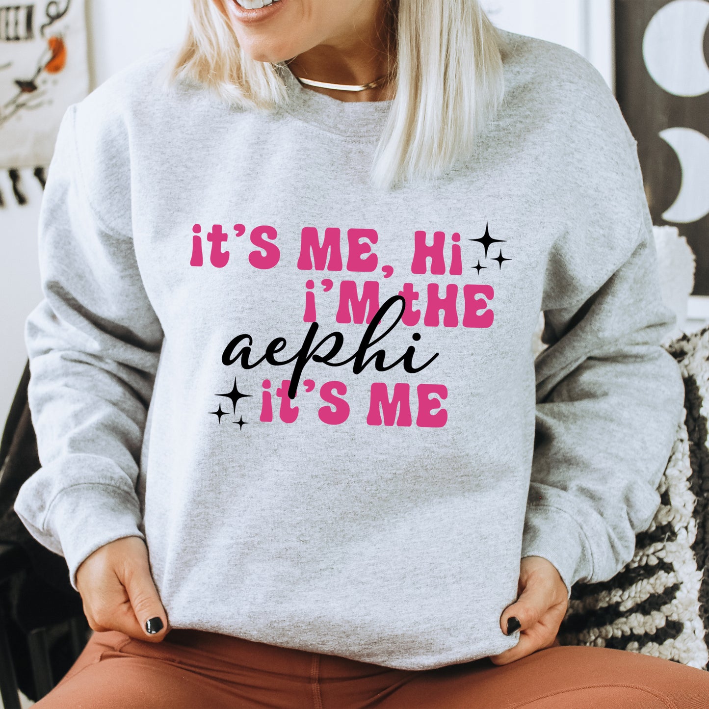 a woman wearing a sweatshirt that says it's me, i'm the