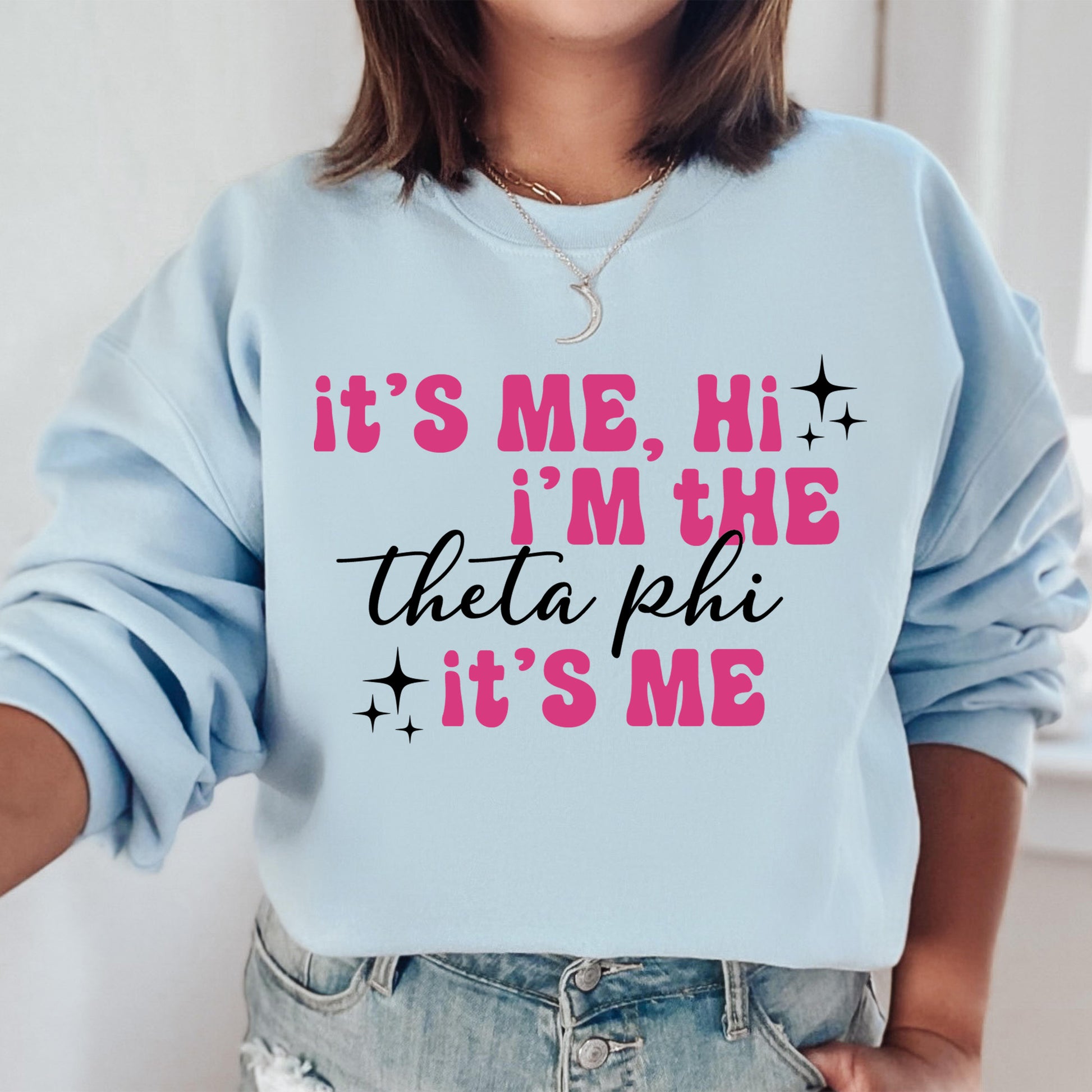 a woman wearing a sweatshirt that says it's me, i'm the