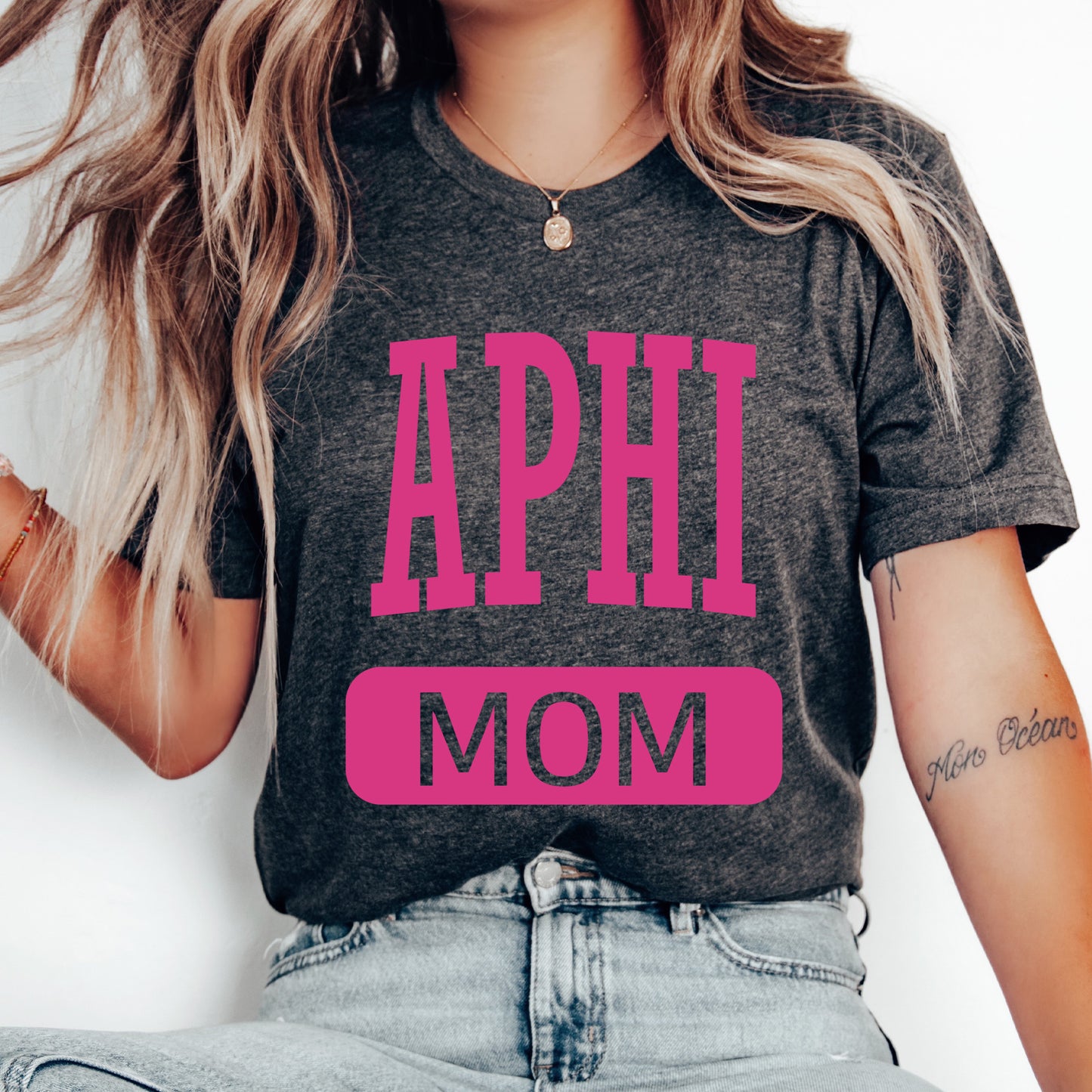 a woman wearing a shirt that says aphi mom