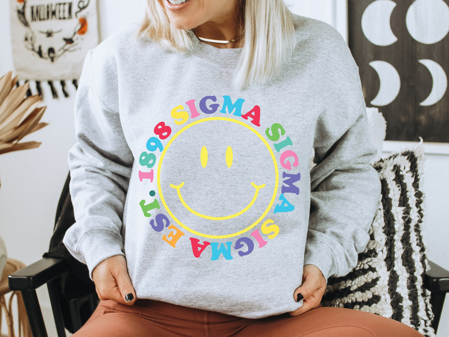 Sigma Sigma Sigma Radiating Smiley Face Sorority Sweatshirt _ 3252g