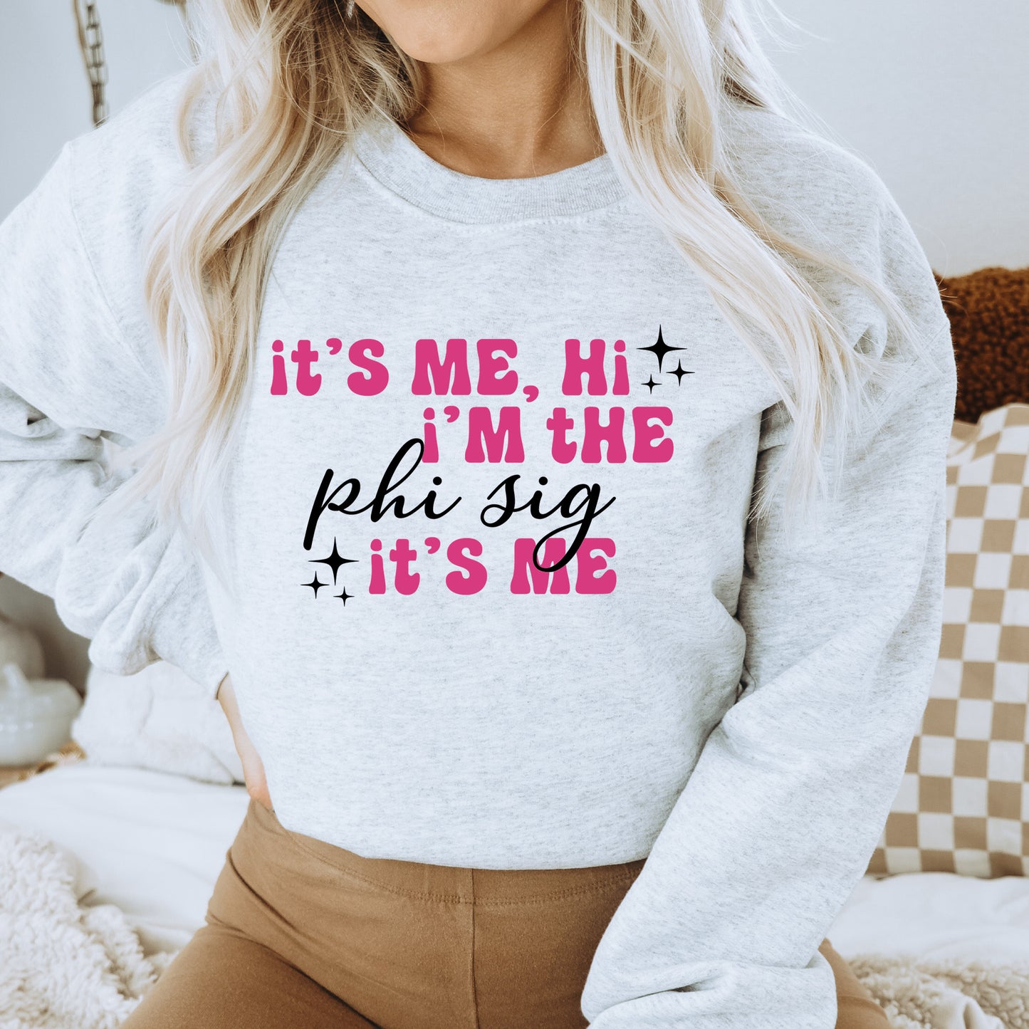 a woman wearing a sweatshirt that says it's me, i'm the