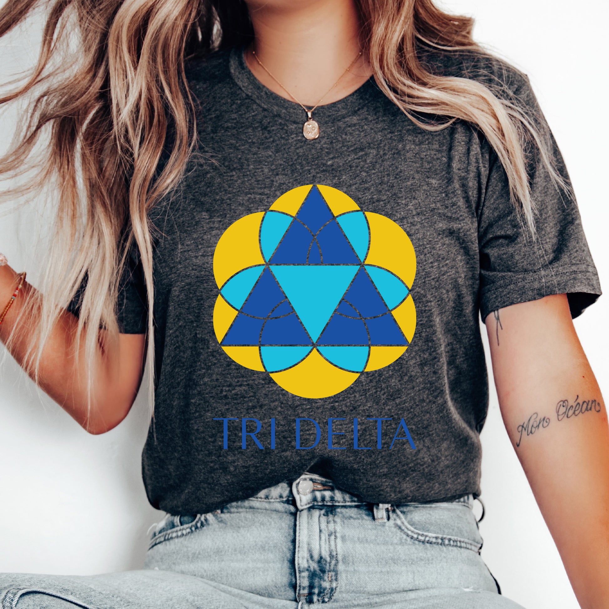 a woman wearing a t - shirt that says tri delta