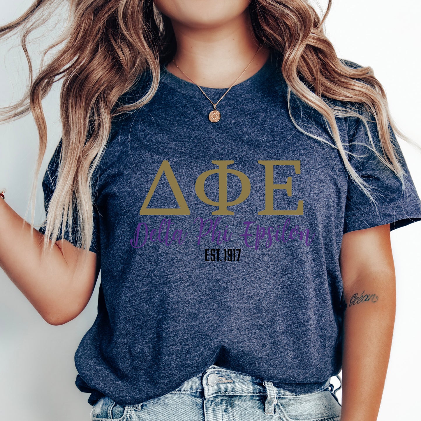 a woman wearing a t - shirt that says apf