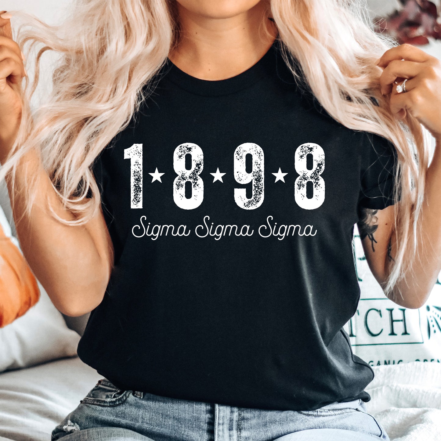 a woman wearing a black shirt with the year 1989 printed on it