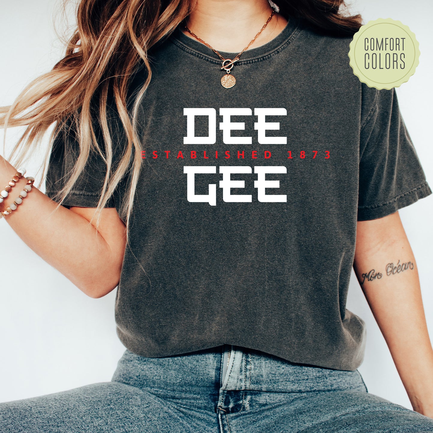 a woman wearing a tee shirt that says dee gee