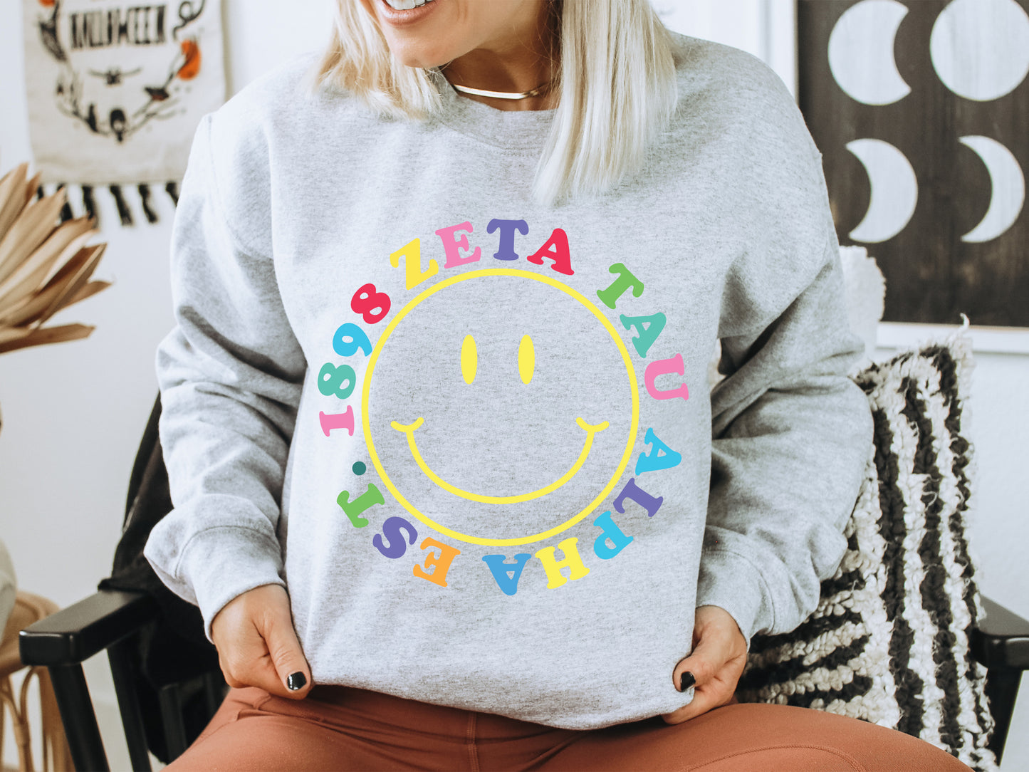 Zeta Tau Alpha Radiating Smiley Face Sorority Sweatshirt _ 3254g