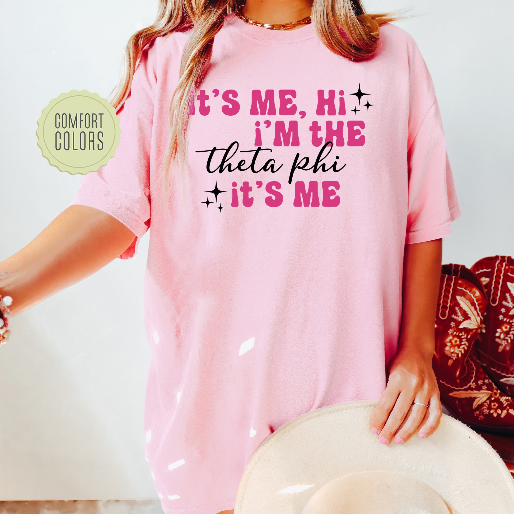 a woman wearing a pink tshirt that says it's me