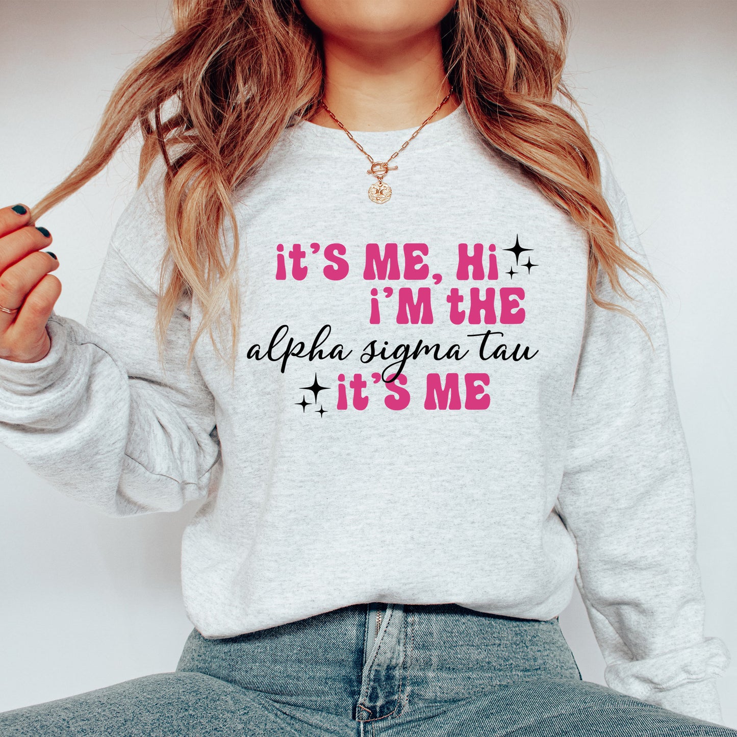 a woman wearing a sweatshirt that says it's me, i'm the