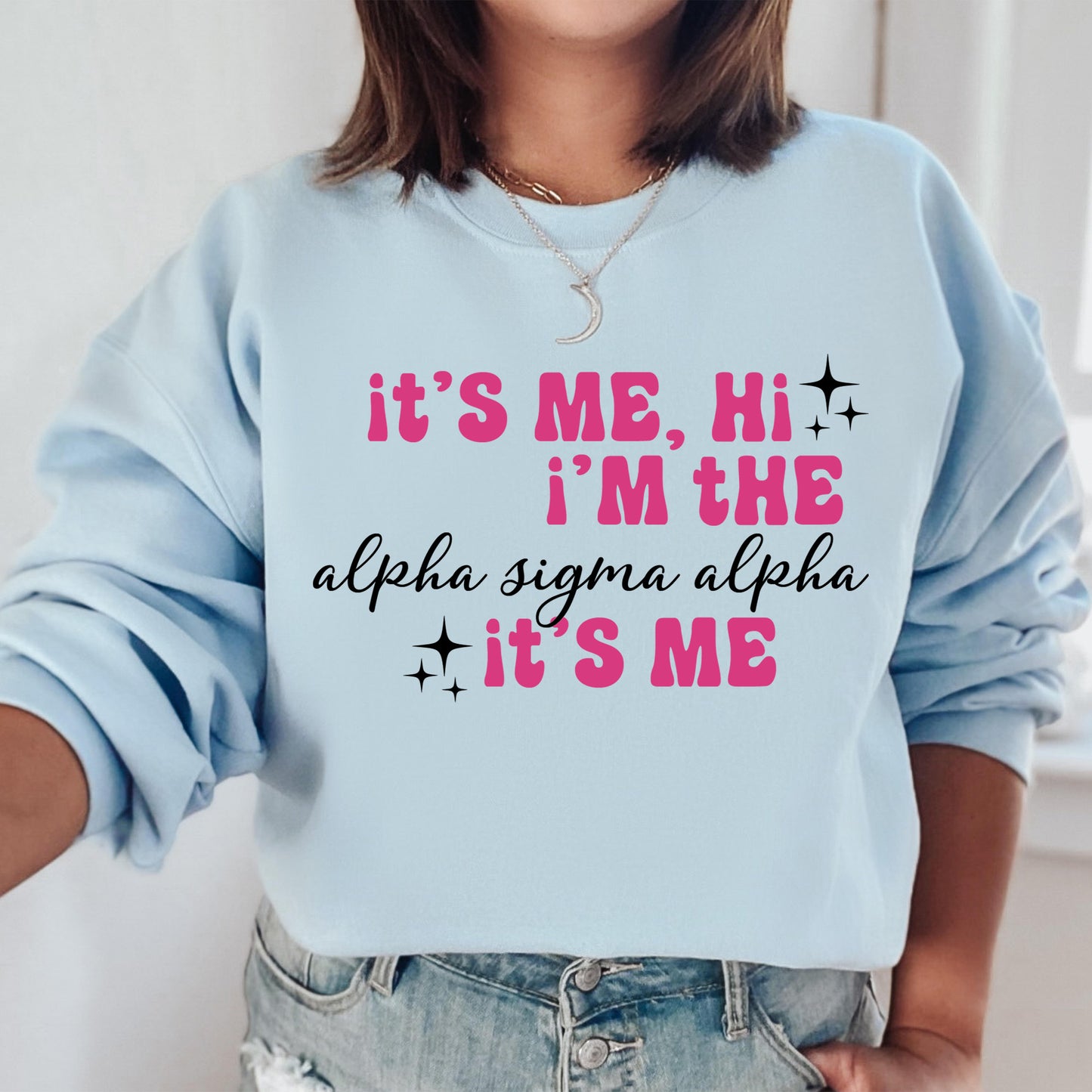 a woman wearing a sweatshirt that says it's me, i'm the