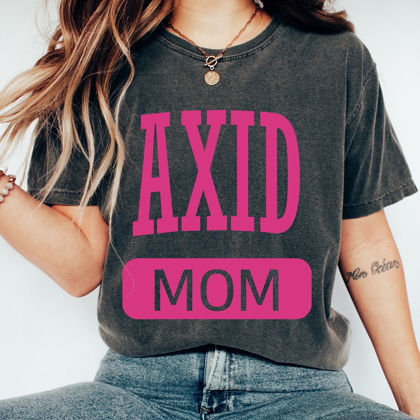 a woman wearing a t - shirt that says axd mom