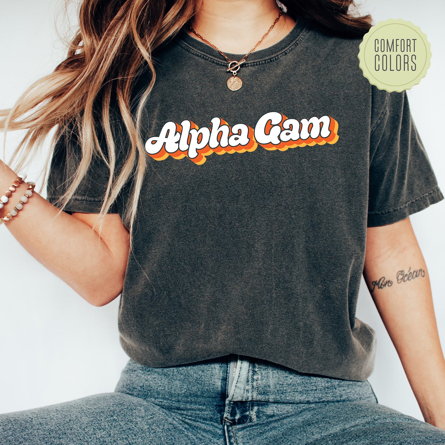a woman wearing a black shirt with the word hipa cam on it