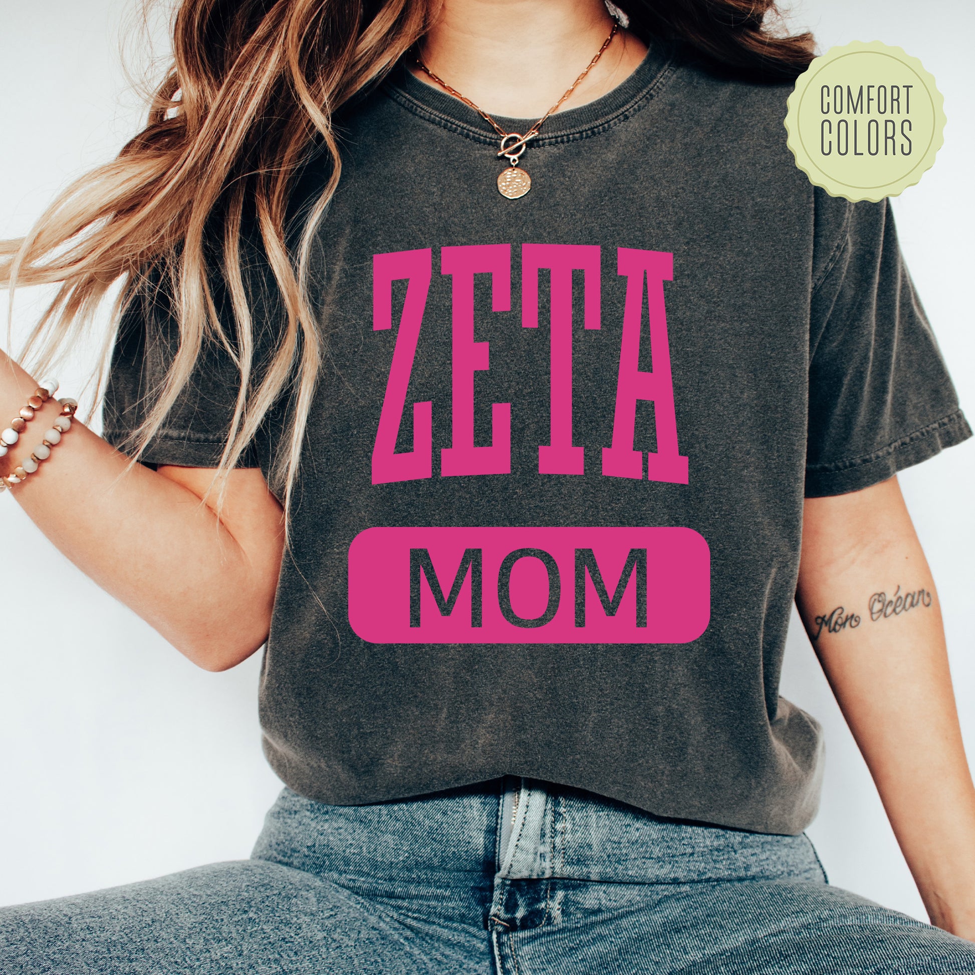 a woman wearing a t - shirt that says zeta mom