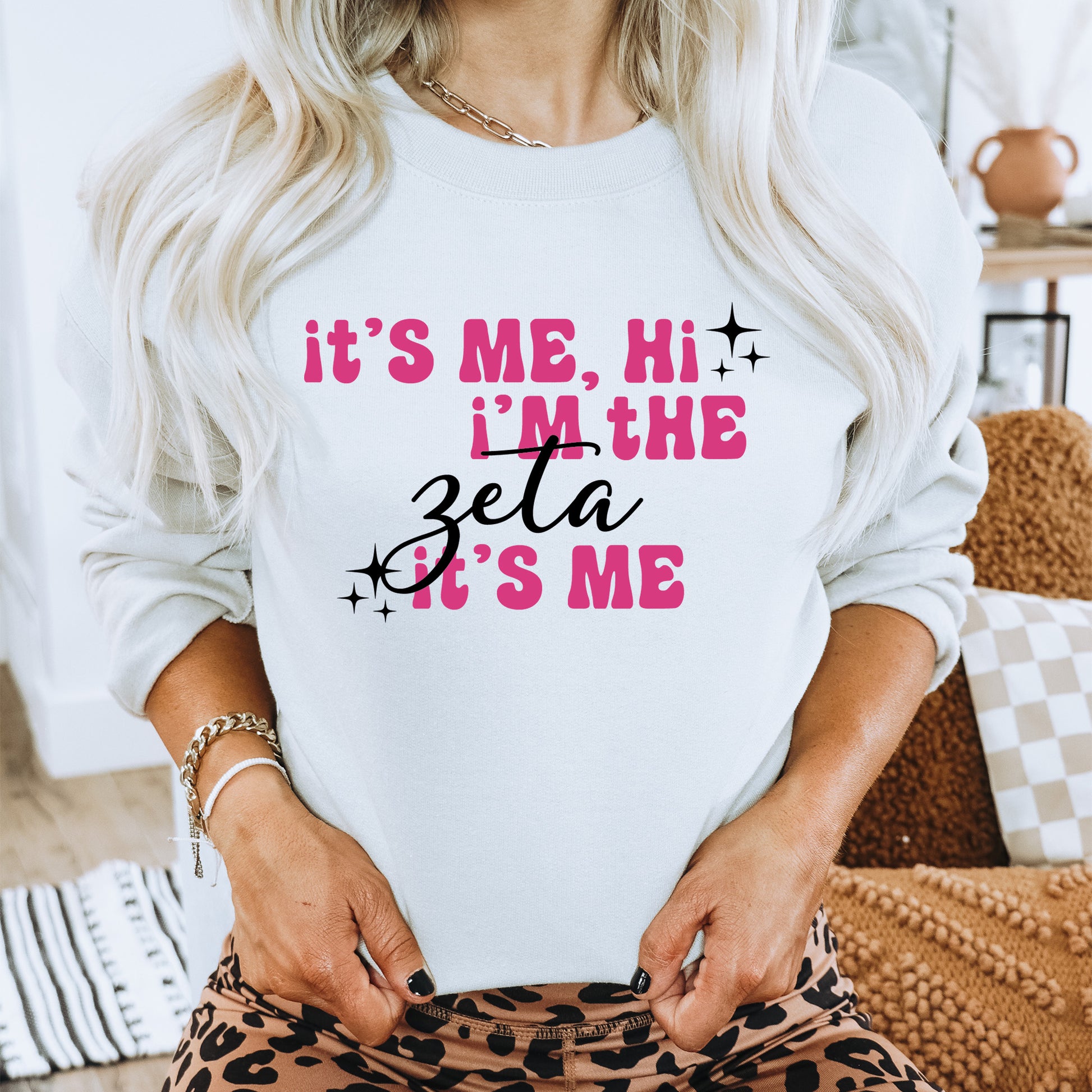 a woman wearing a sweatshirt that says it's me, i'm the