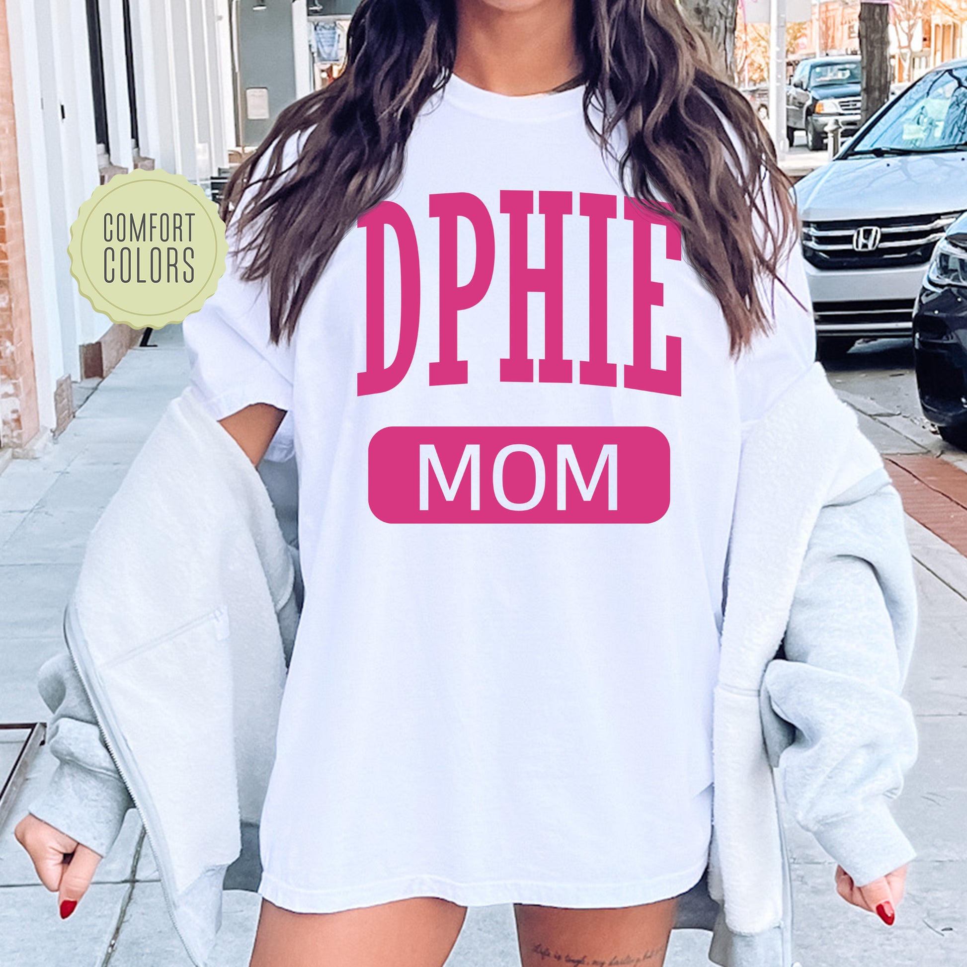a woman wearing a white shirt that says dppie mom