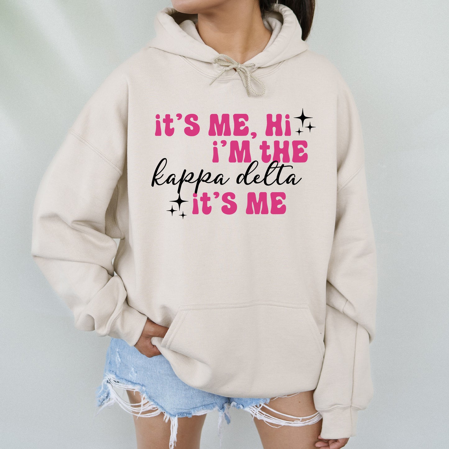 a woman wearing a sweatshirt that says it's me, i'm the