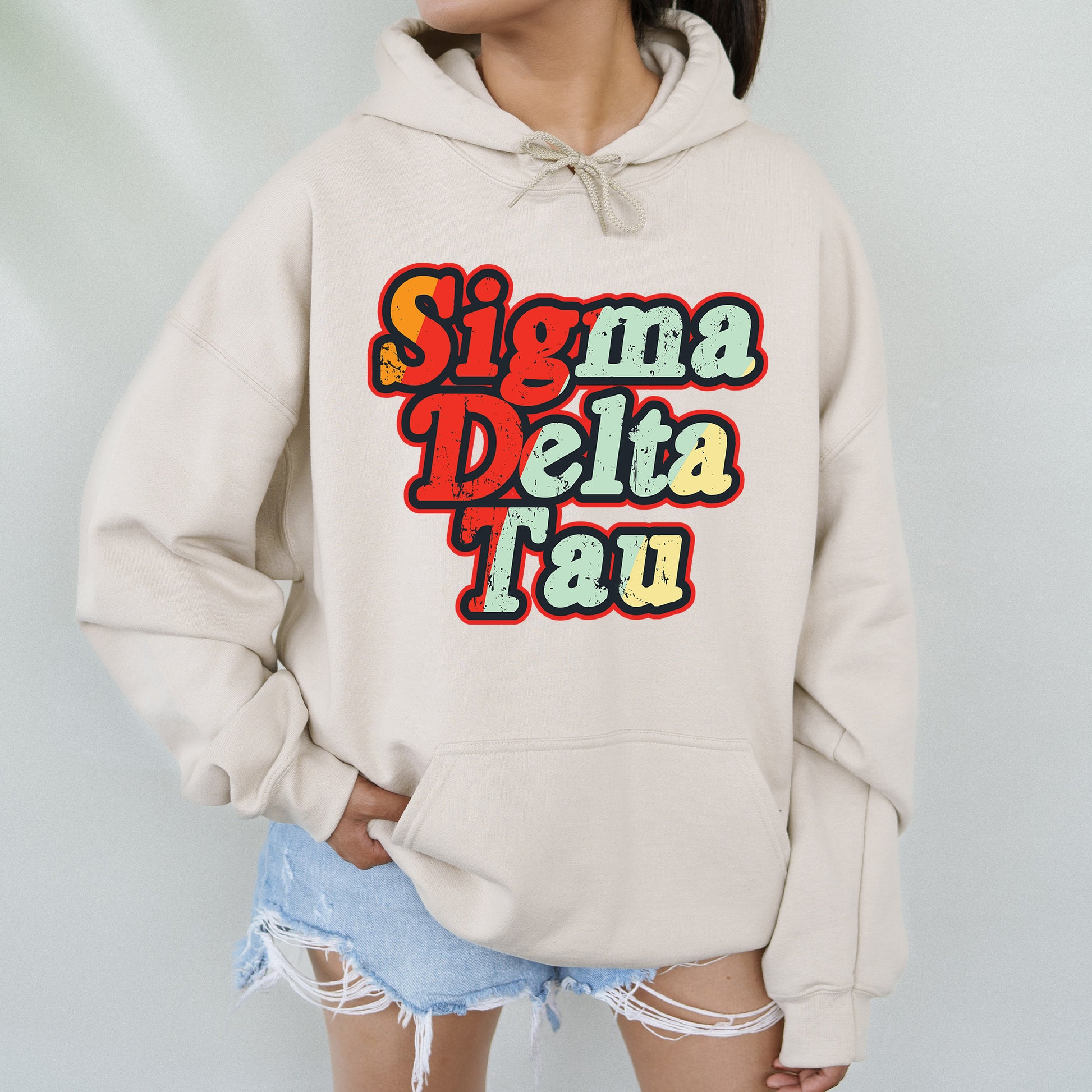 a woman wearing a sweatshirt with the words stigmaa pistata tau on it