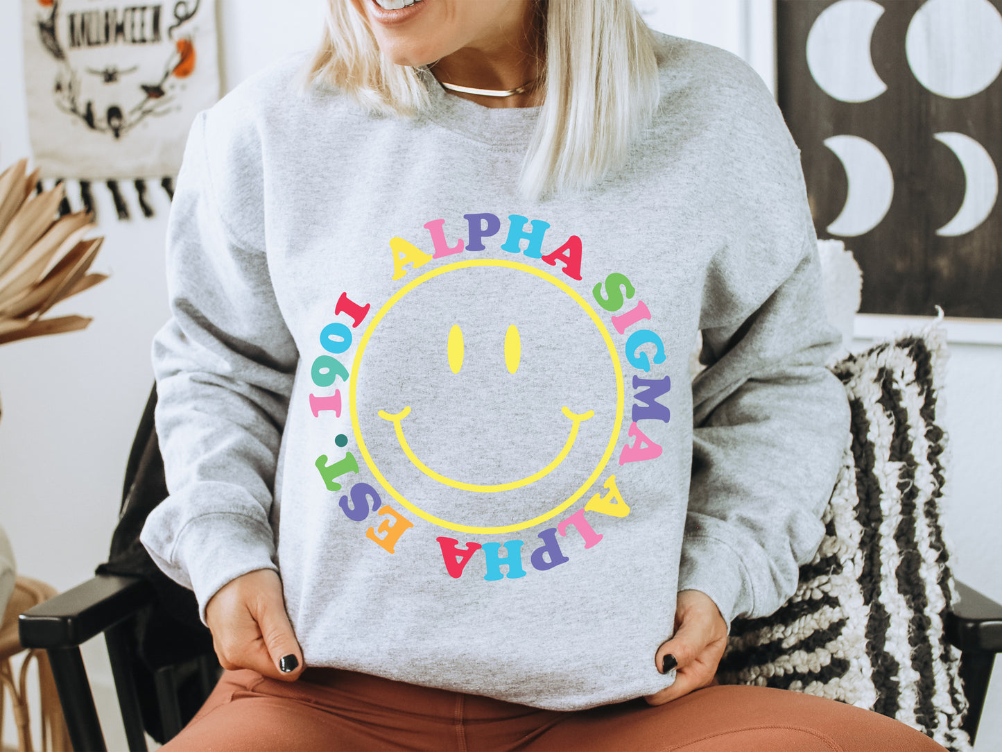 Alpha Sigma Alpha Radiating Smiley Face Sorority Sweatshirt _ 3233g