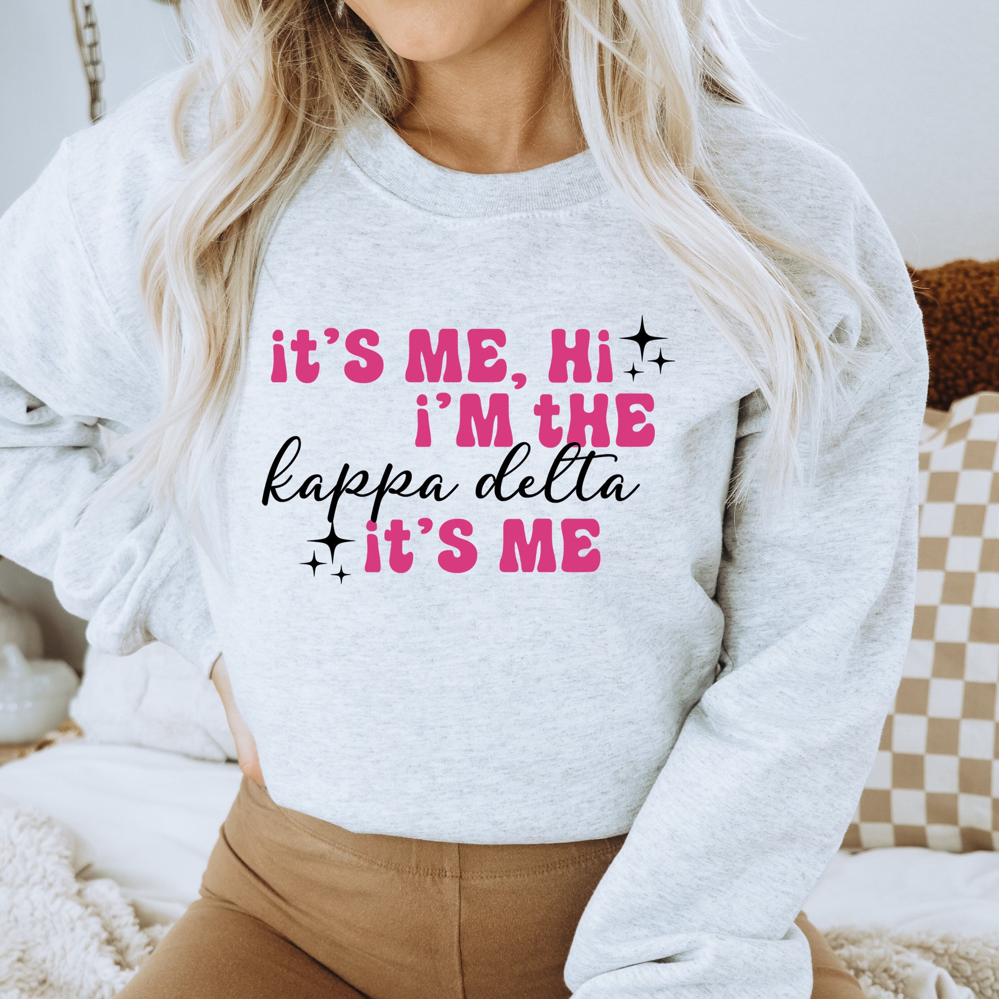 a woman wearing a sweatshirt that says it's me, i'm the