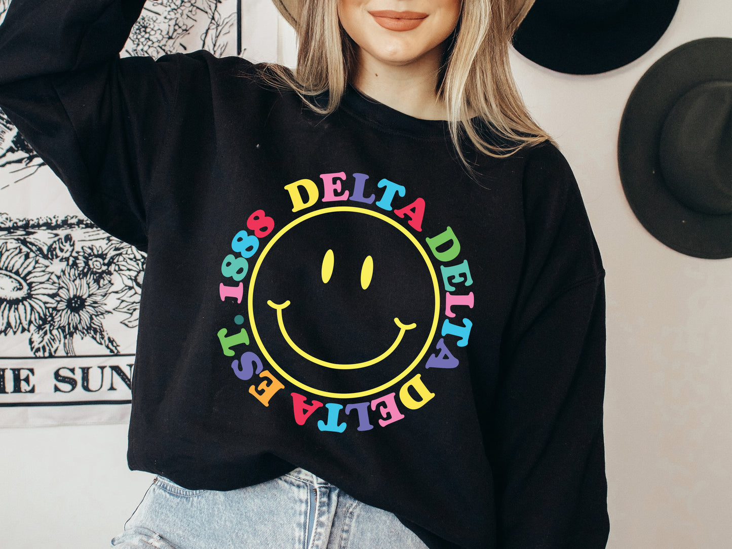 Delta Delta Delta Radiating Smiley Face Sorority Sweatshirt _ 3237g