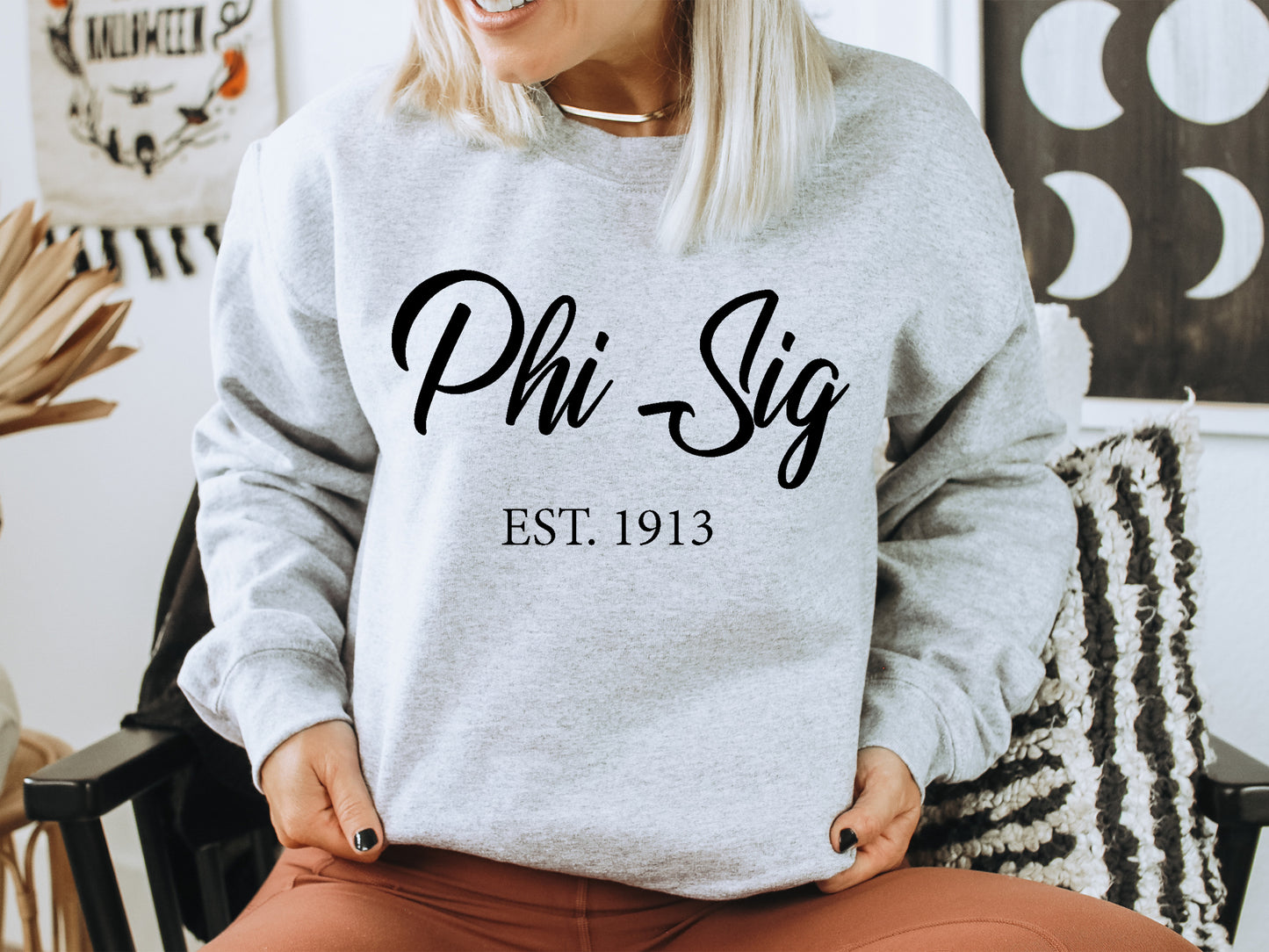 Phi Sigma Sigma Black Flowy Sorority Sweatshirt _ 96g