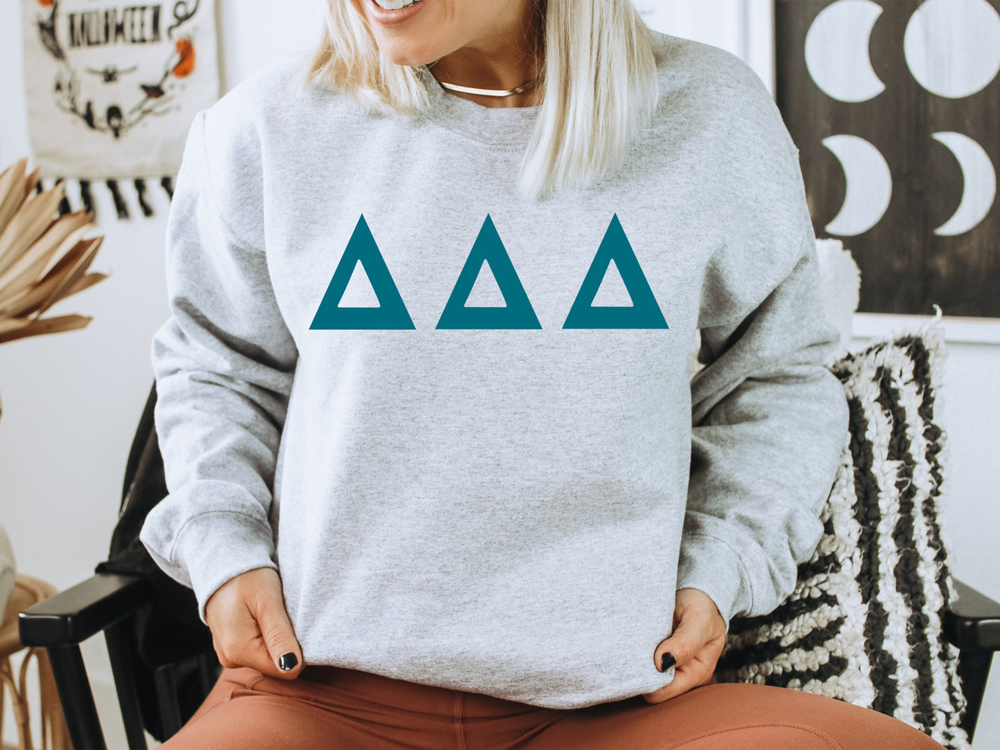 Delta Delta Delta Back to the Basics Sorority Sweatshirt _ 632g