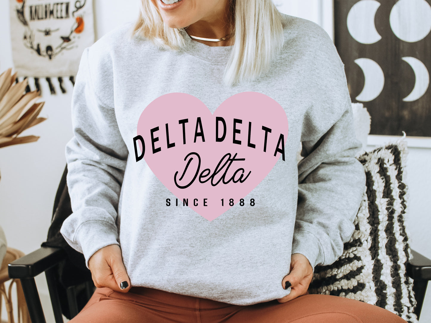 Delta Delta Delta Pretty in Pink Sorority Sweatshirt _ 450g