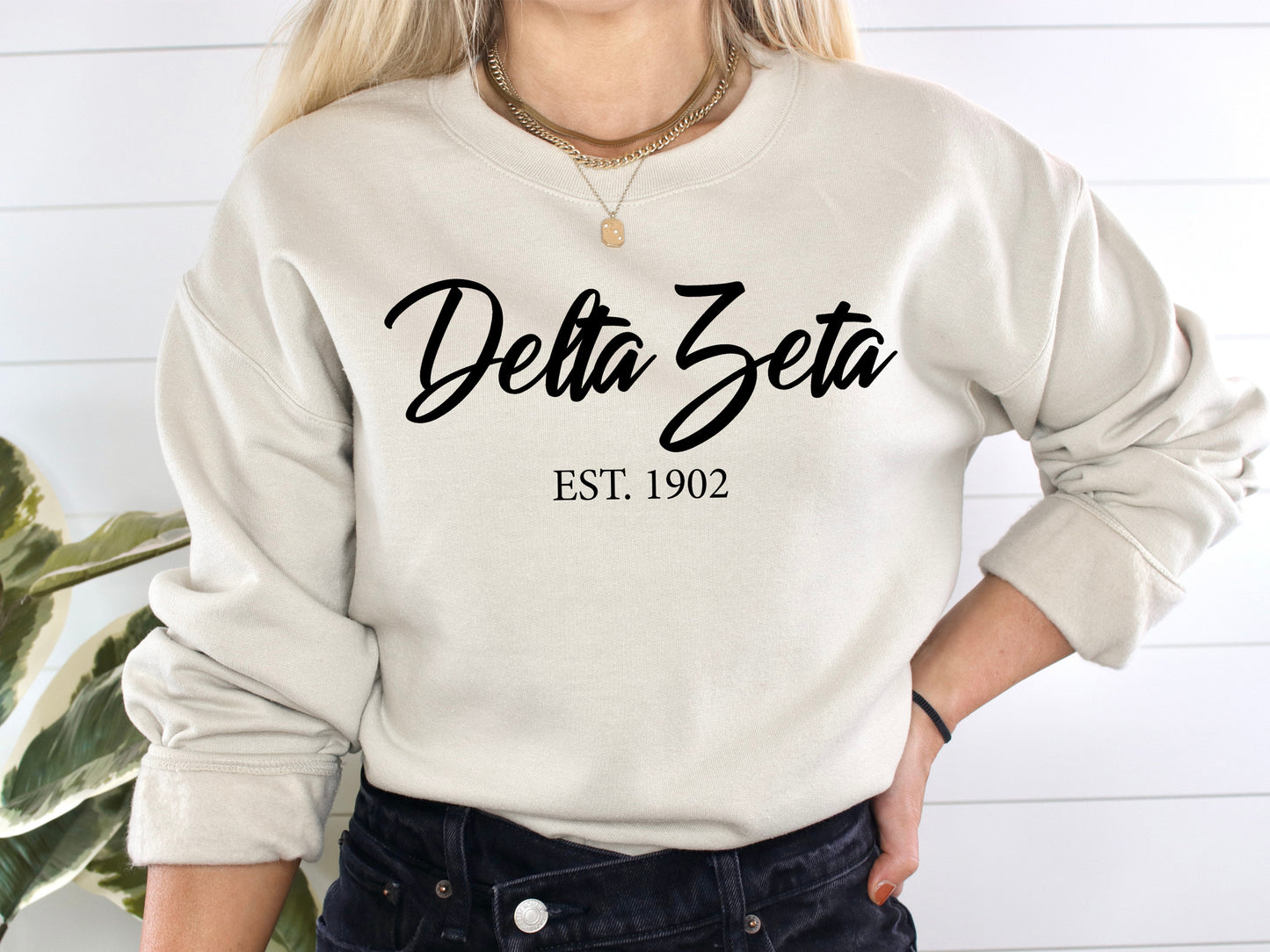 Delta Zeta Black Flowy Sorority Sweatshirt _ 90g