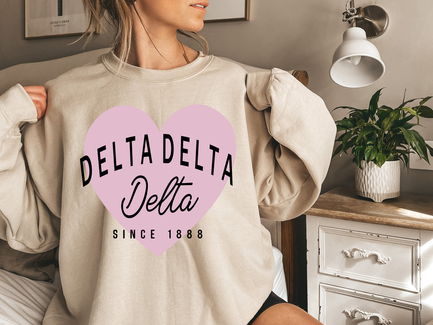 Delta Delta Delta Pretty in Pink Sorority Sweatshirt _ 450g