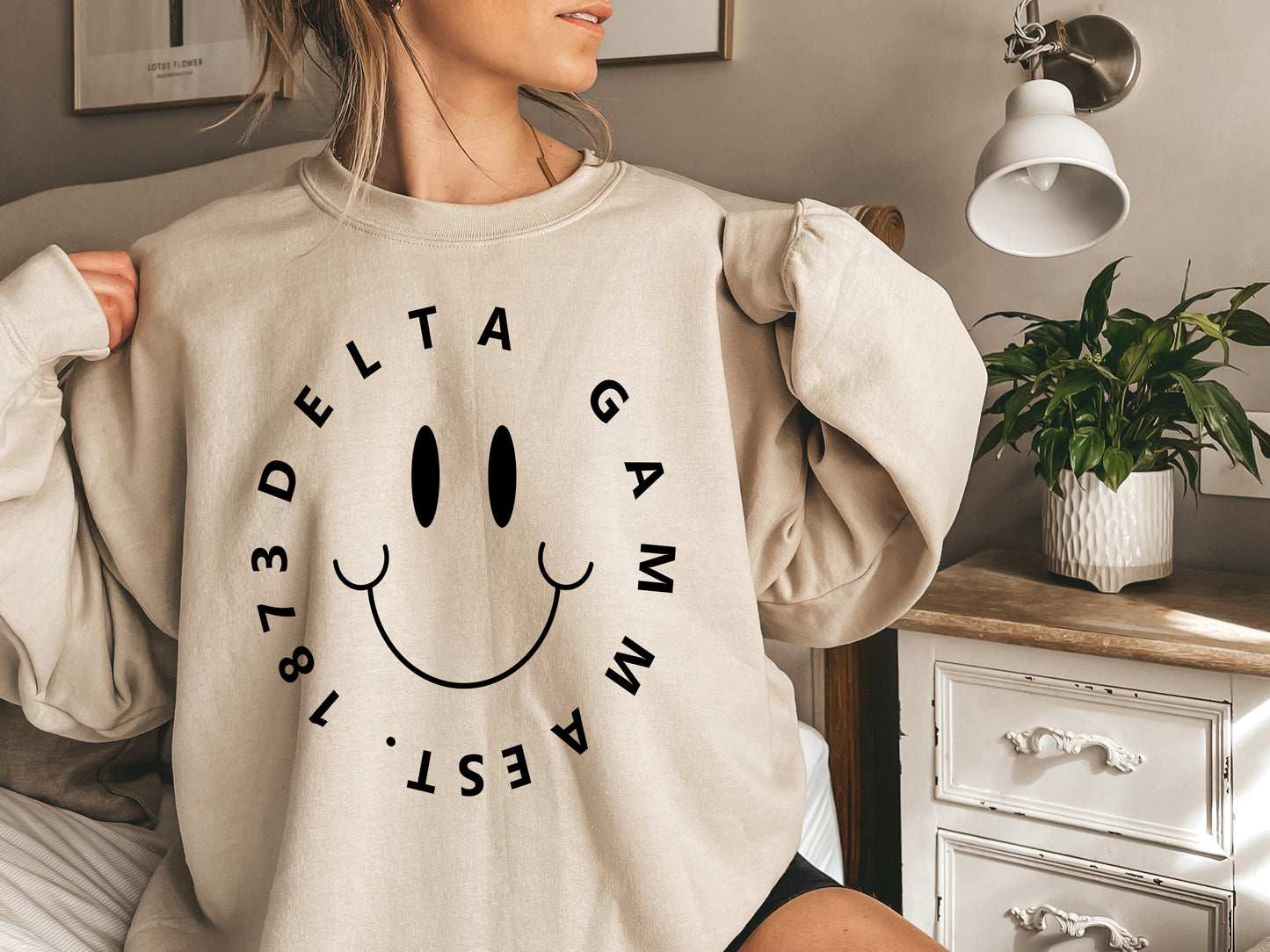 Delta Gamma Smiley Face Halo Sorority Sweatshirt _ 2510g