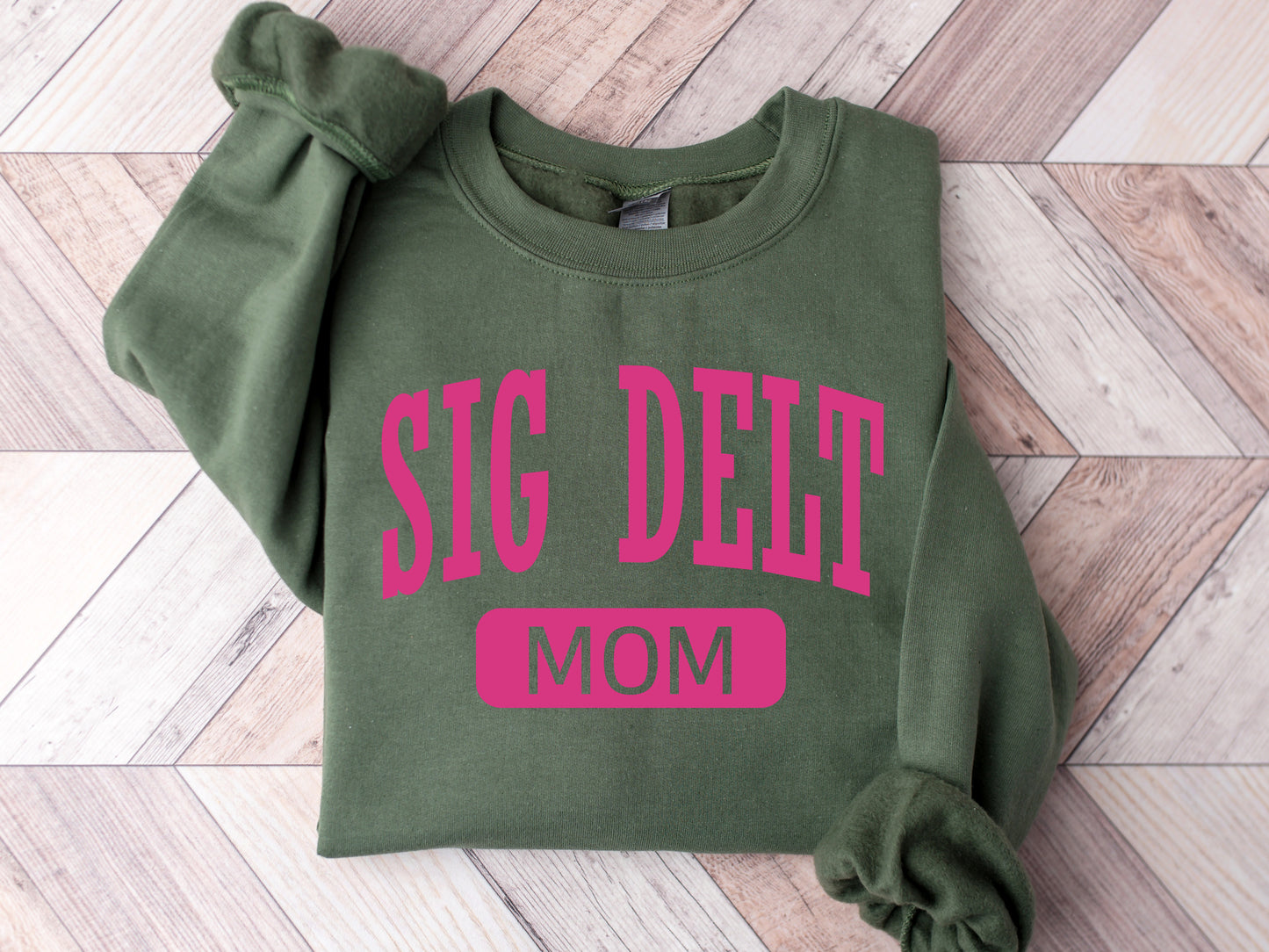 a green sweatshirt with pink lettering that says sig deet mom