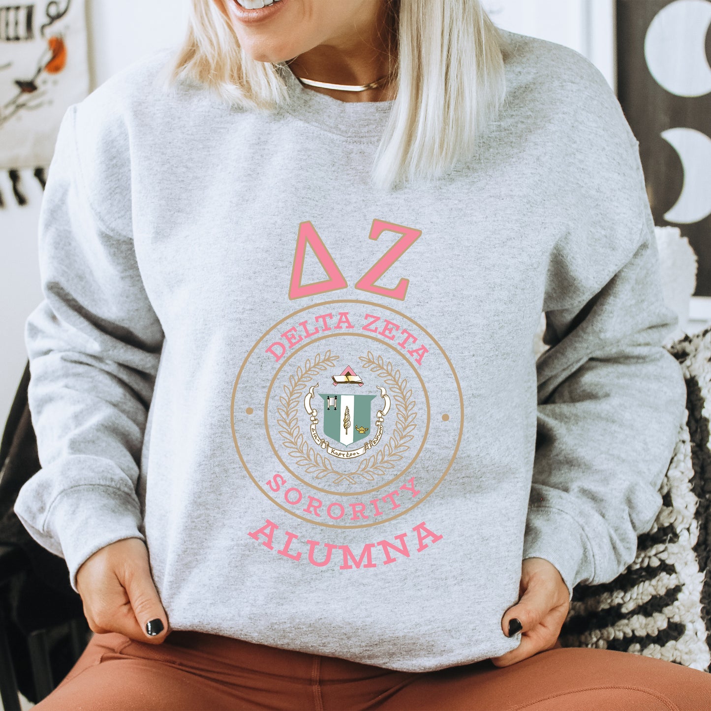Delta Zeta Alumna Vintage Sorority Sweatshirt _ 31022g