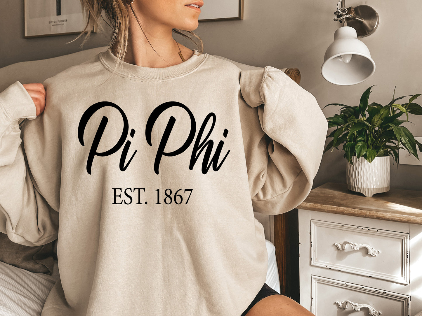 Pi Beta Phi Black Flowy Sorority Sweatshirt _ 97g