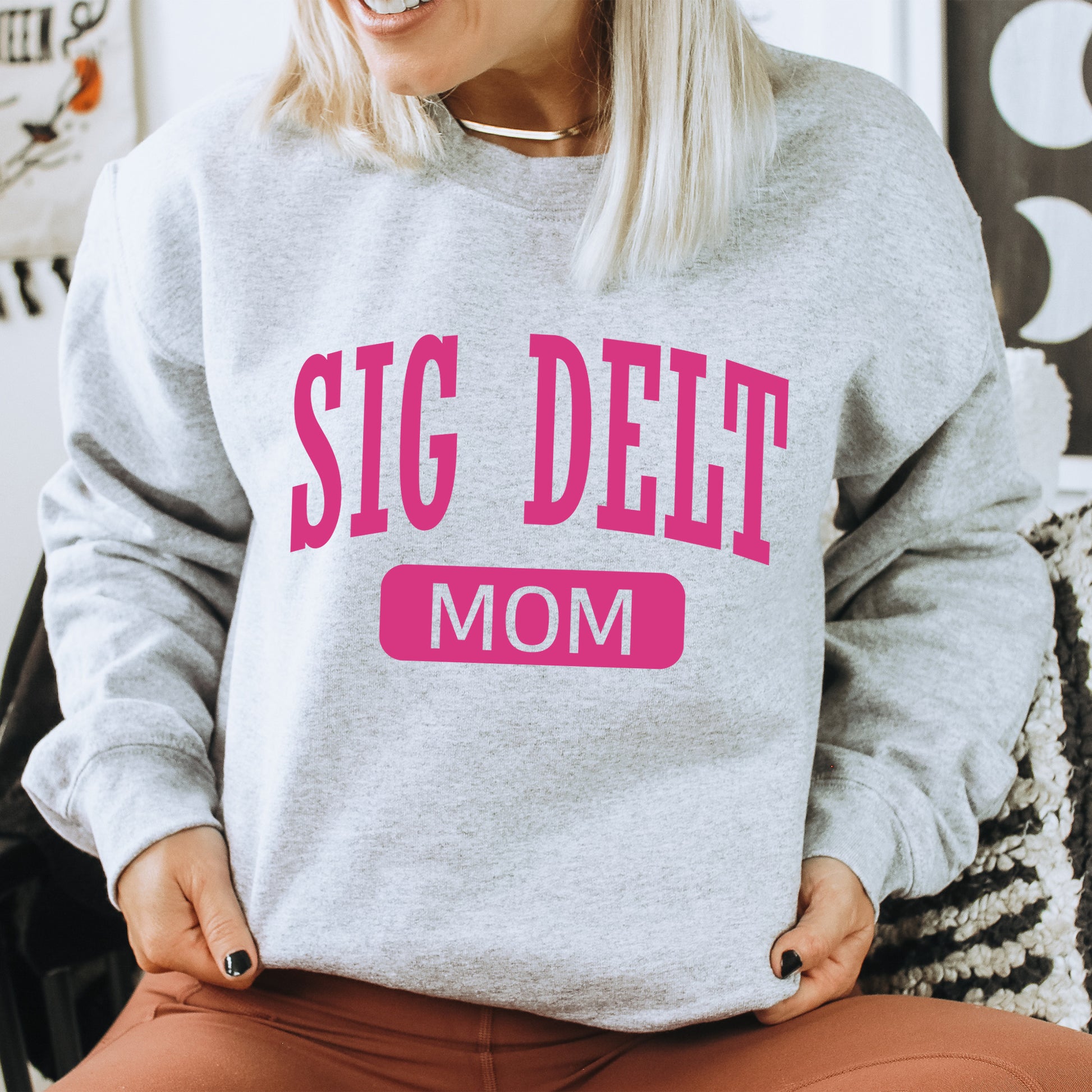 a woman wearing a sweatshirt that says, sig deet mom