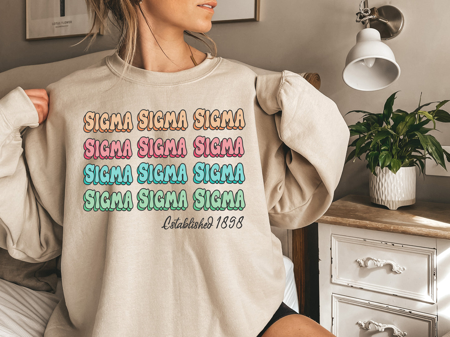 Sigma Sigma Sigma Lucy Sorority Sweatshirt _ 281g