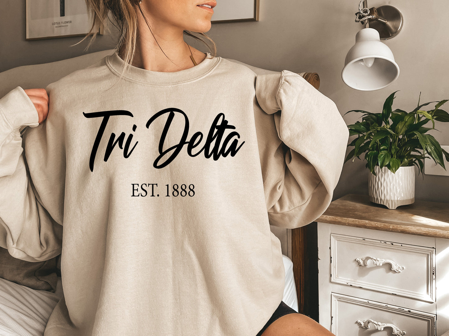 Delta Delta Delta Black Flowy Sorority Sweatshirt _ 87g